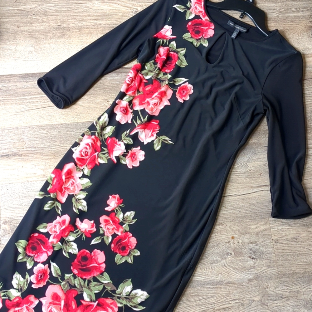White House Black Market, S, black, red